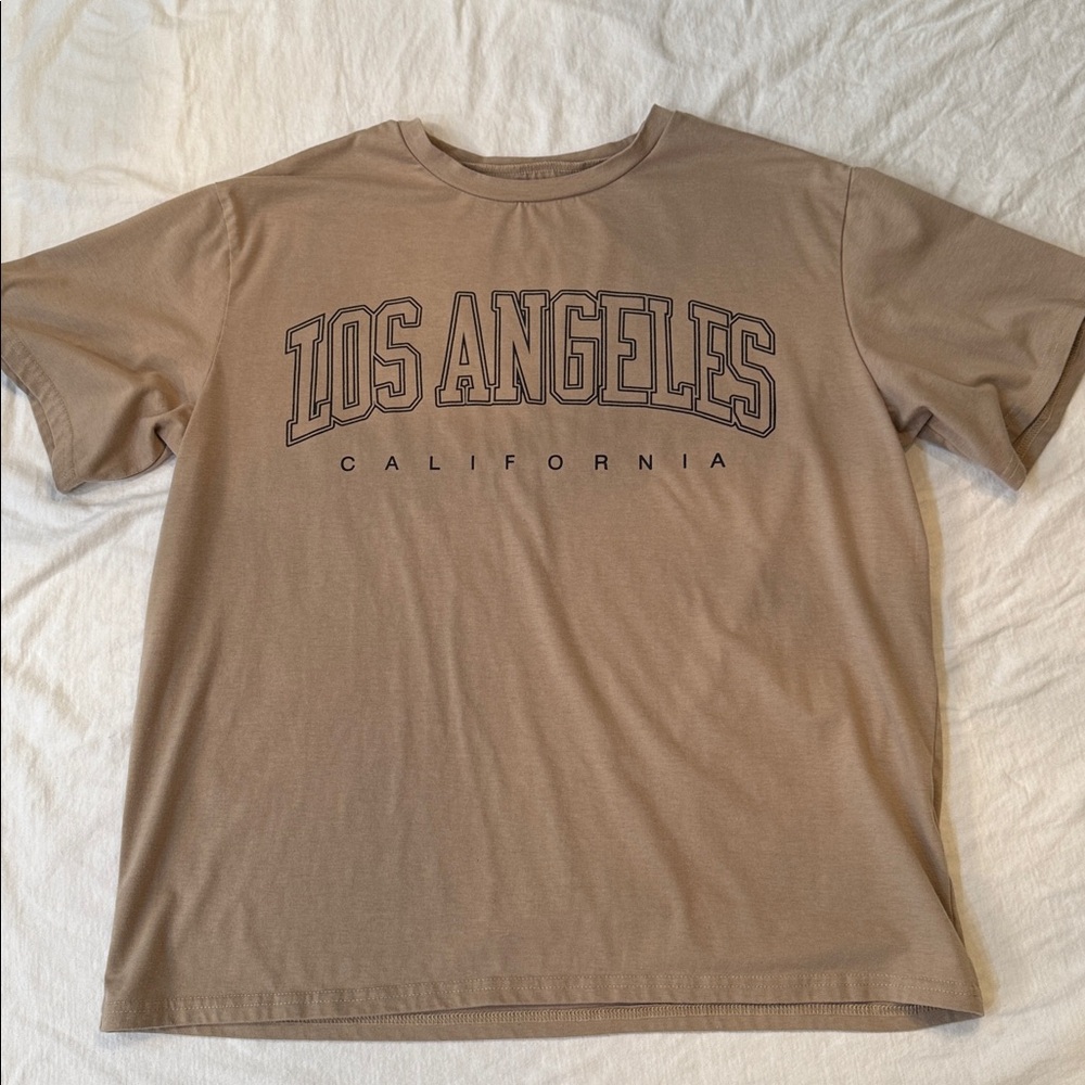 Los Angeles California Graphic Oversize T-Shirt Women’s  Large. Khaki/Beige